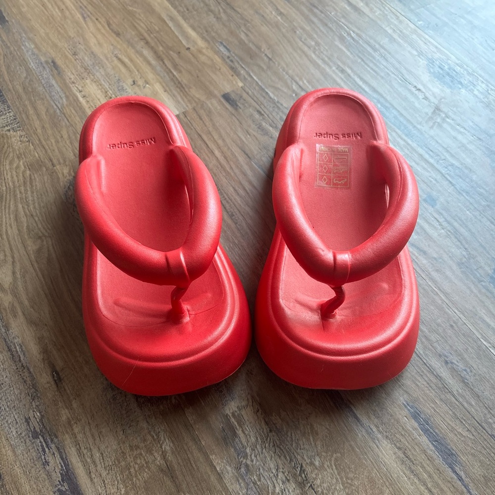 Woman’s ' Red Foam Flip Platform Sandals